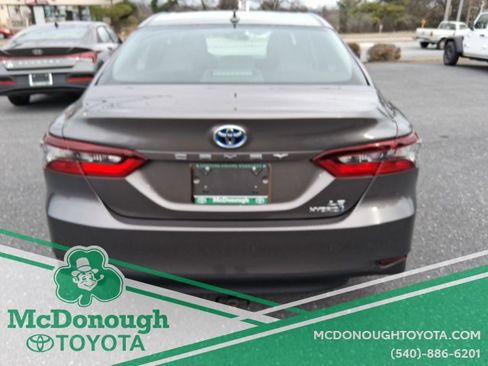 Used 2021 Toyota Camry LE image 10