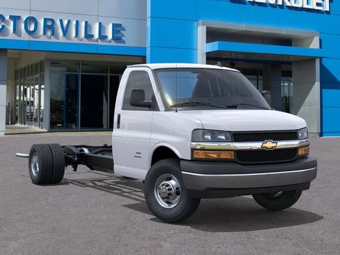 New 2025 Chevrolet Express 4500 w/ Power Convenience Package RWD image 7