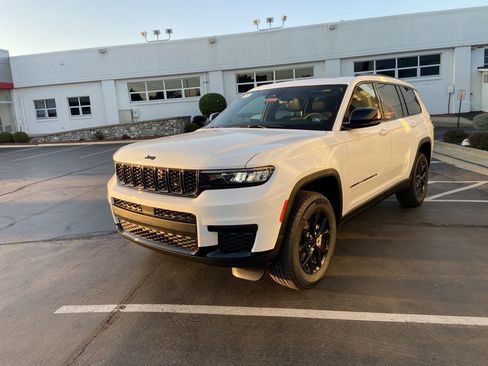 New 2025 Jeep Grand Cherokee L Altitude image 6