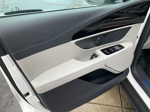 New 2026 Lincoln Nautilus Premier image 26