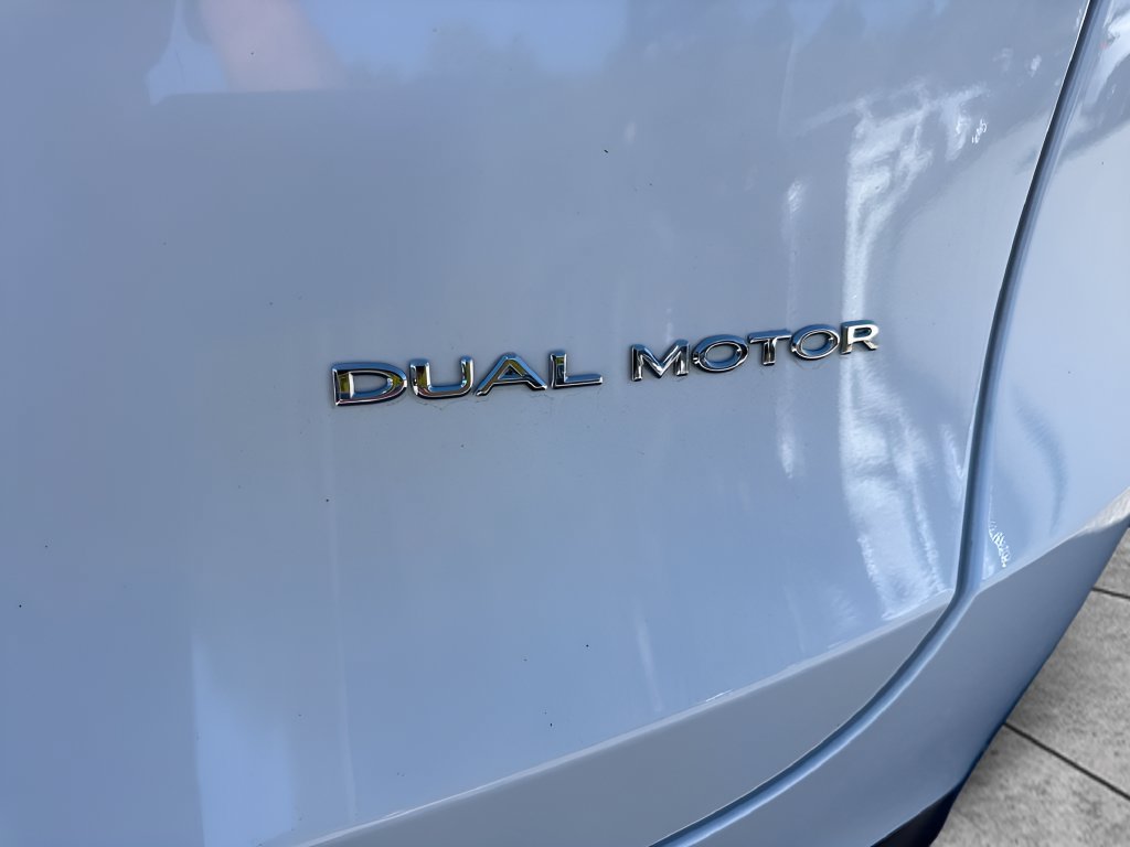Used 2025 Tesla Model Y Long Range AWD/4WD image 28