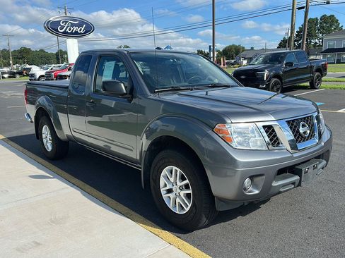 Used 2017 Nissan Frontier SV w/ SV Value Truck Package AWD/4WD image 3