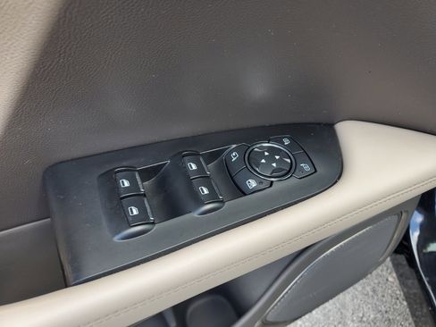 Certified 2022 Lincoln Nautilus FWD w/ Premium Package image 18