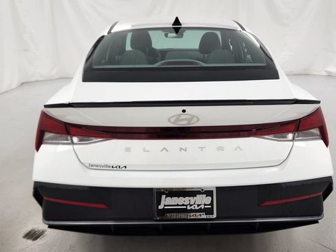 Used 2025 Hyundai Elantra Sport FWD image 4