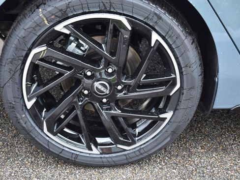 New 2026 Nissan Sentra SR w/ Floor Mat Package FWD image 10