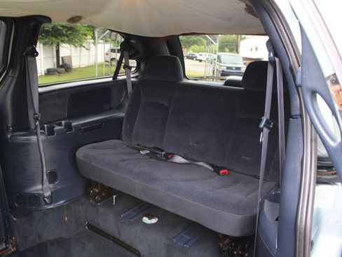 Used 2001 Chrysler Town & Country LX FWD image 27