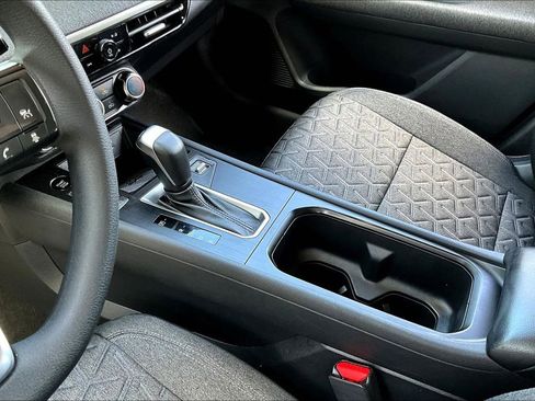 Used 2025 Nissan Kicks SV image 15