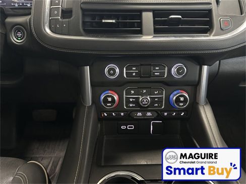 Used 2022 GMC Yukon XL SLT w/ SLT Premium Package image 11