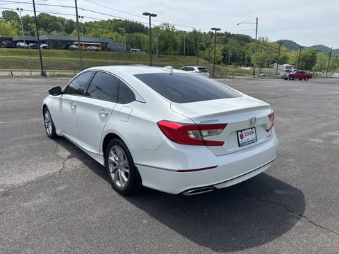 Used 2018 Honda Accord Touring image 6