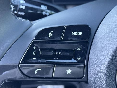 Used 2025 Hyundai Elantra SEL image 24