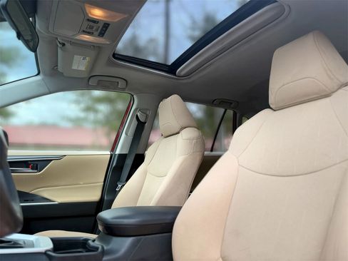 Used 2019 Toyota RAV4 XLE image 7