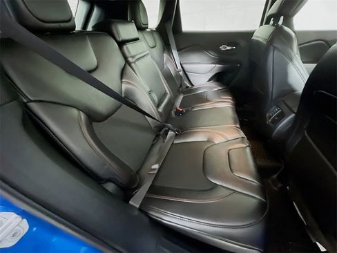 Used 2019 Jeep Cherokee Trailhawk image 24