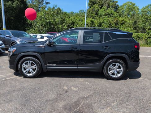 Used 2024 GMC Terrain SLE w/ Driver Convenience Package FWD image 8