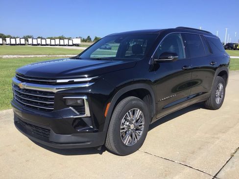Used 2026 Chevrolet Traverse LT AWD/4WD image 3