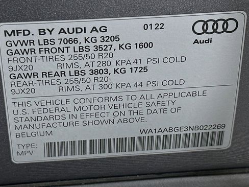 Used 2022 Audi e-tron Premium w/ Convenience Plus Package image 24