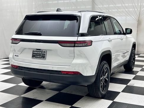New 2025 Jeep Grand Cherokee Altitude image 7