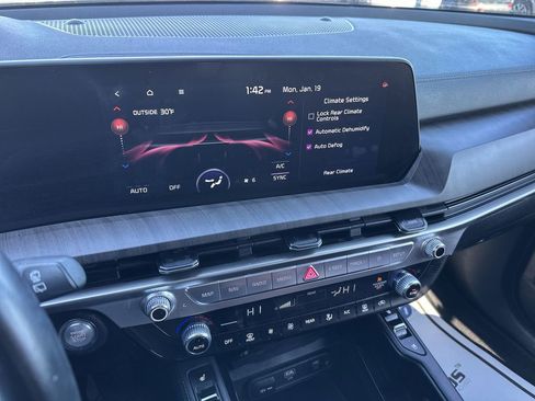 Used 2024 Kia Telluride EX w/ EX Captain's Chair Package image 19