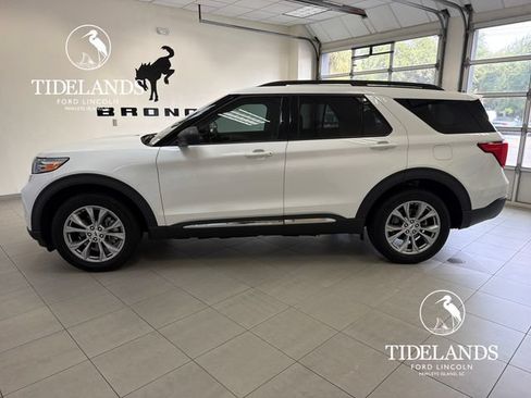Certified 2023 Ford Explorer XLT w/ Equipment Group 202A AWD/4WD image 5