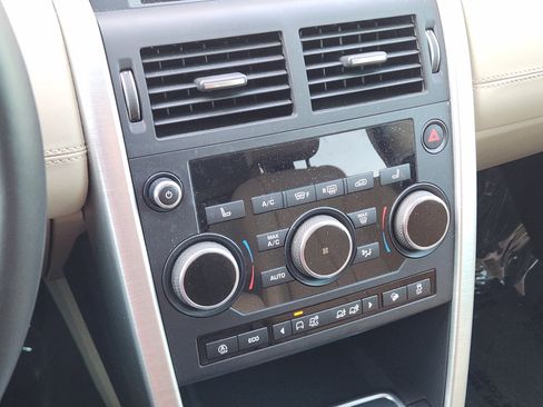 Used 2018 Land Rover Discovery Sport HSE image 19