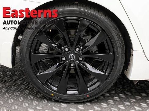 Used 2023 Nissan Maxima SR w/ Sport Mat Group FWD image 33