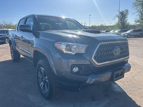 Used 2018 Toyota Tacoma TRD Sport w/ Technology Package image 8
