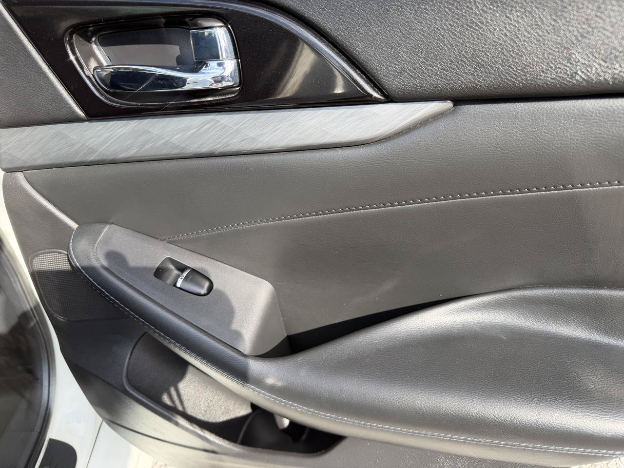 Used 2018 Nissan Maxima 3.5 SL FWD image 12