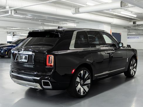 New 2026 Rolls-Royce Cullinan AWD/4WD image 5