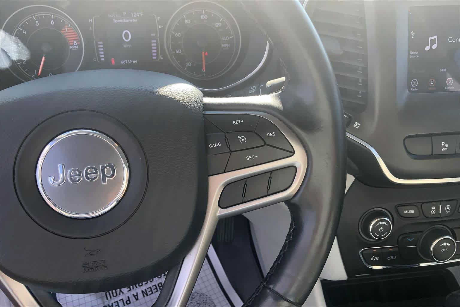 Used 2021 Jeep Cherokee Latitude Lux w/ Trailer Tow Group AWD/4WD image 25