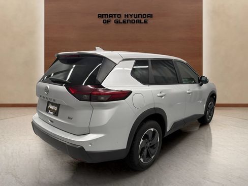 Used 2024 Nissan Rogue SV FWD image 7