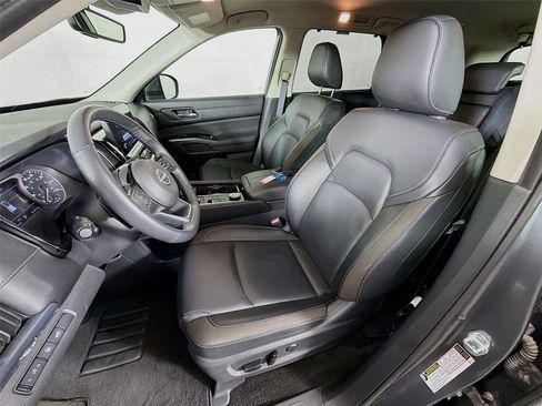 Used 2025 Nissan Pathfinder SL AWD/4WD image 11