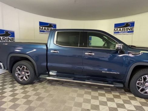 Used 2022 GMC Sierra 1500 SLT w/ SLT Convenience Package AWD/4WD image 3