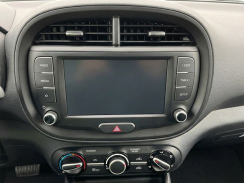Used 2025 Kia Soul LX w/ LX Technology Package image 13