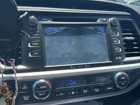 Used 2016 Toyota Highlander XLE FWD image 13