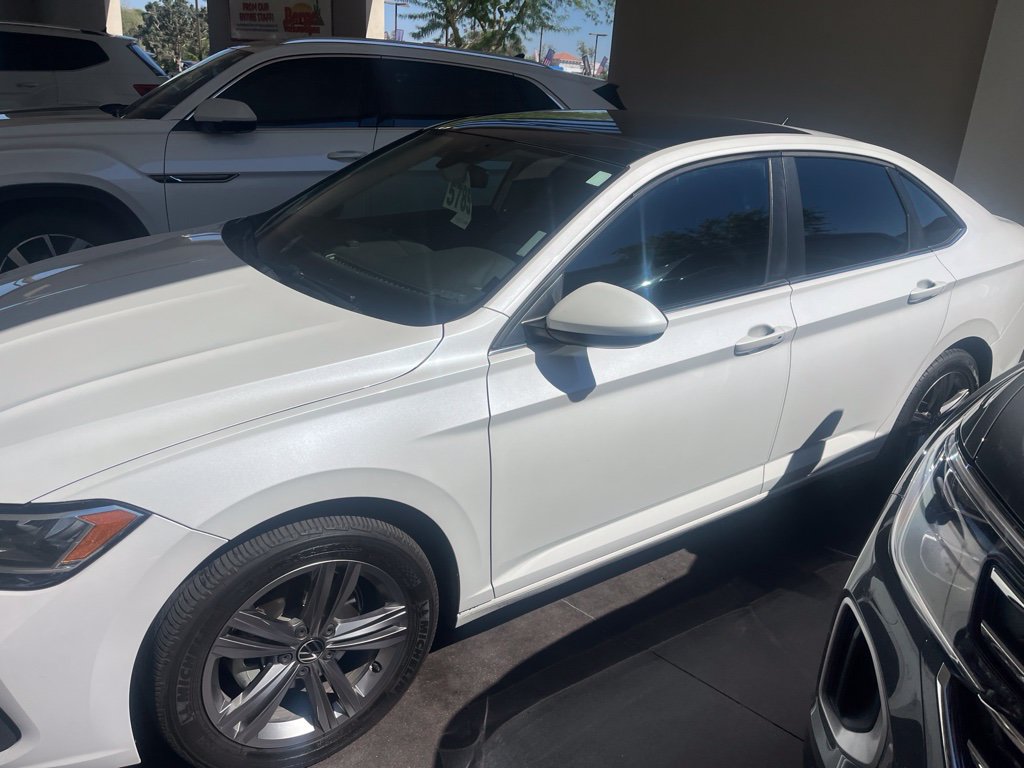 Used 2022 Volkswagen Jetta SE w/ Panoramic Sunroof Package FWD image 1