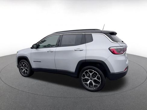 Used 2025 Jeep Compass Limited AWD/4WD image 10