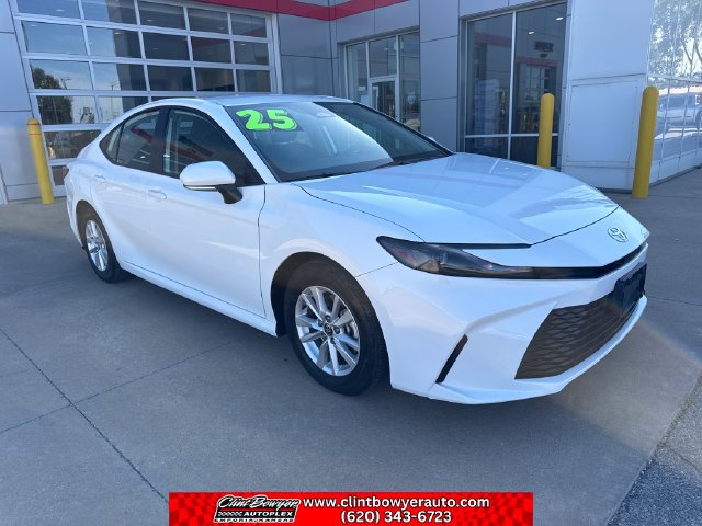 Used 2025 Toyota Camry LE FWD image 8