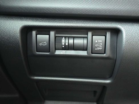 Used 2025 Subaru Forester Premium AWD/4WD image 12