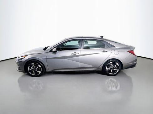 Used 2023 Hyundai Elantra Limited FWD image 6