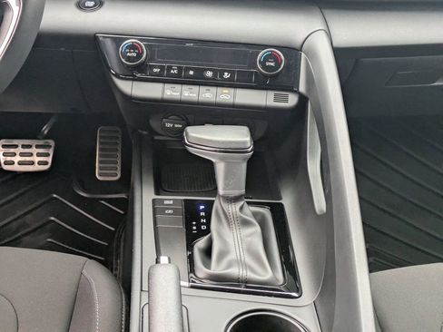 Used 2025 Hyundai Elantra Sport image 15