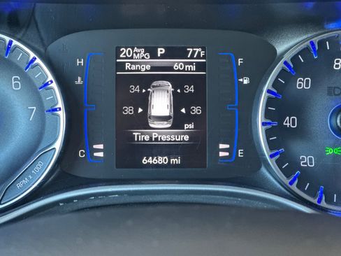 Used 2020 Chrysler Pacifica Touring-L w/ Tire & Wheel Group image 26