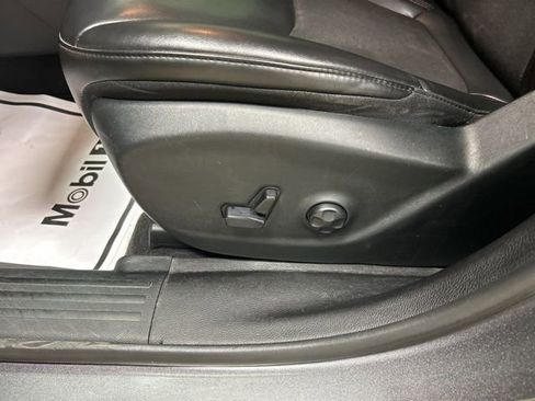 Used 2019 Jeep Cherokee Trailhawk w/ Cold Weather Group image 12