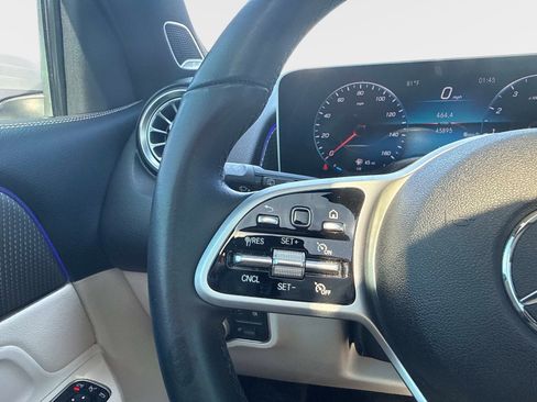 Used 2020 Mercedes-Benz GLB 250 w/ Premium Package image 31