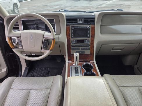 Used 2013 Lincoln Navigator 4WD image 22