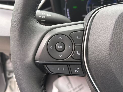 Used 2025 Toyota Corolla SE w/ SE Premium Package FWD image 22
