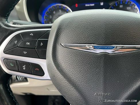 Used 2021 Chrysler Pacifica Touring-L image 31