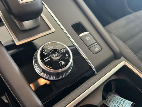 New 2025 Mitsubishi Outlander SE image 9