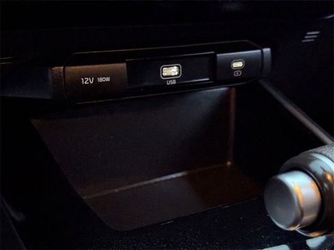 Used 2023 Kia Niro LX image 30