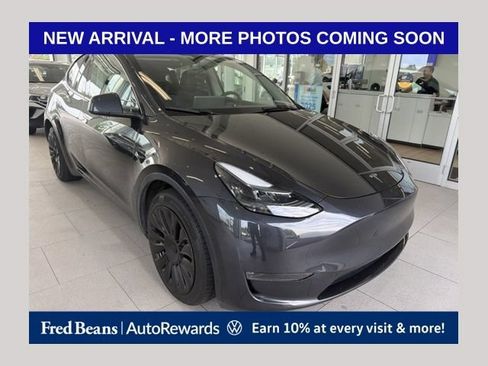 Used 2024 Tesla Model Y Long Range AWD/4WD image 1