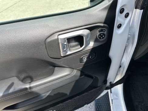 Used 2020 Jeep Wrangler Unlimited Sahara AWD/4WD image 21