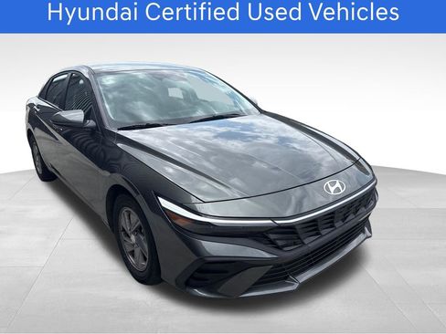 Certified 2025 Hyundai Elantra SE FWD image 3